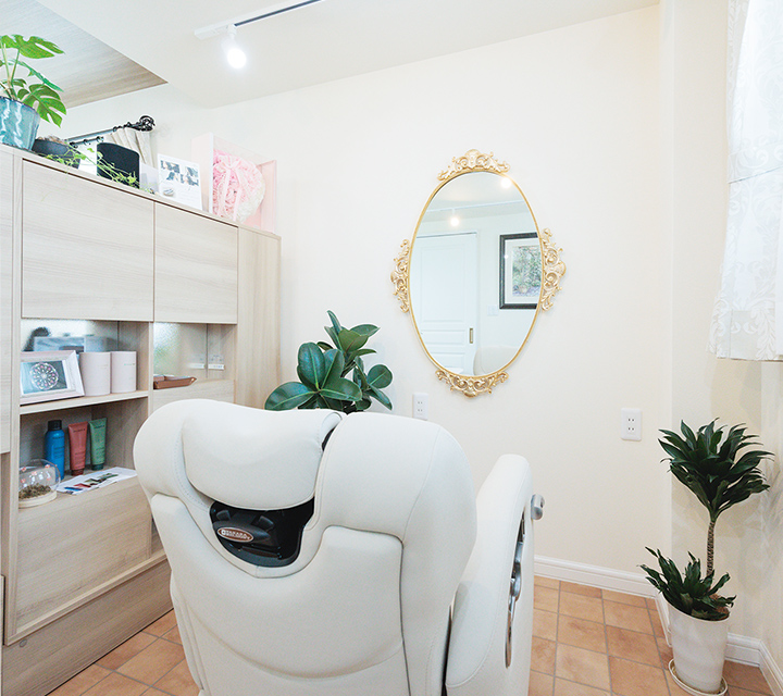 予約優先制香川県高松市の小さな自宅ヘアサロン髪も心も、美しく咲かせる国際認定を受けたオーガニックカラーで低ダメージなヘアカラー気軽に利用できるクイックメニューでキレイをキープほっと安らげるプライベート空間であなただけの時間を